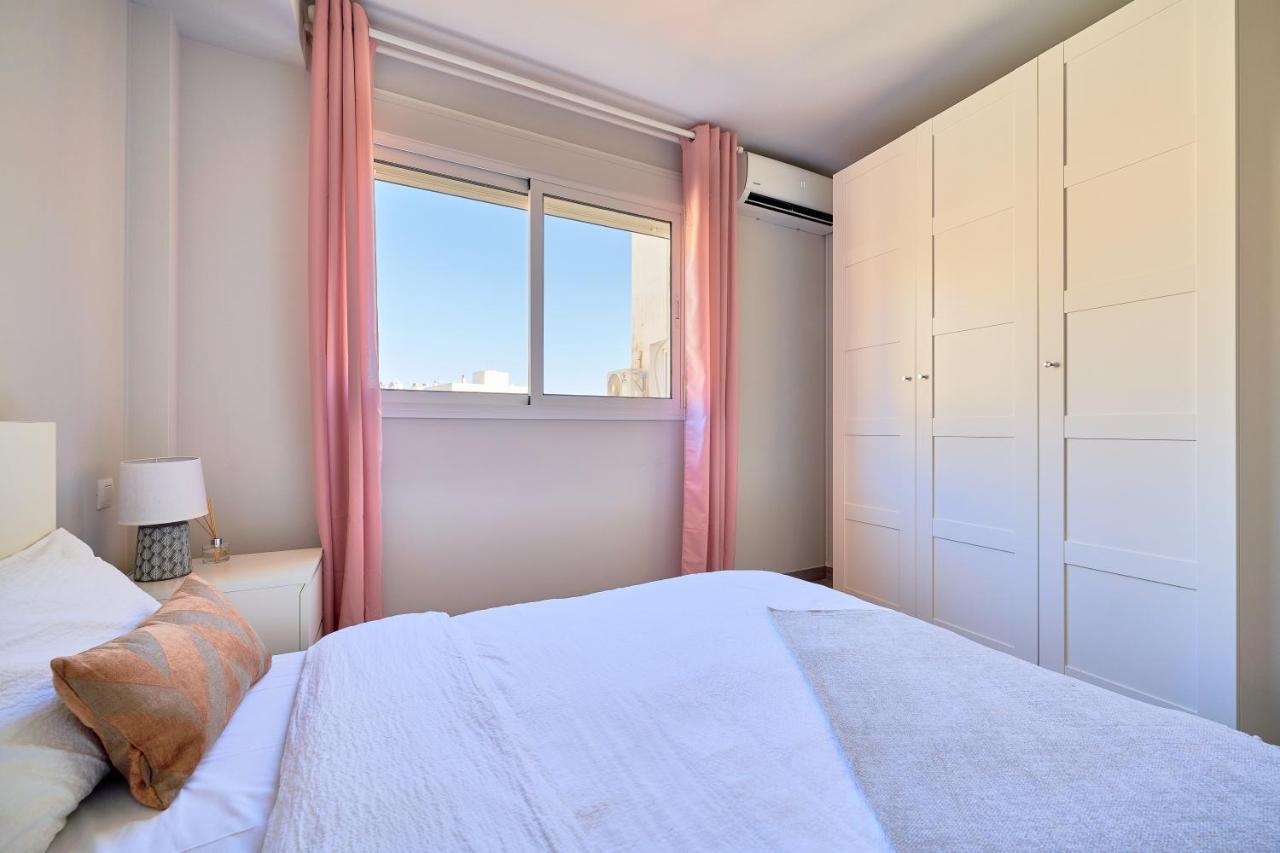Апартаменты Charming And Bright Flat In The Heart Of Малага Экстерьер фото