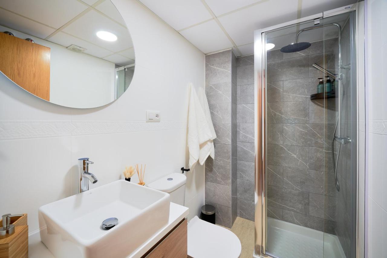 Апартаменты Charming And Bright Flat In The Heart Of Малага Экстерьер фото
